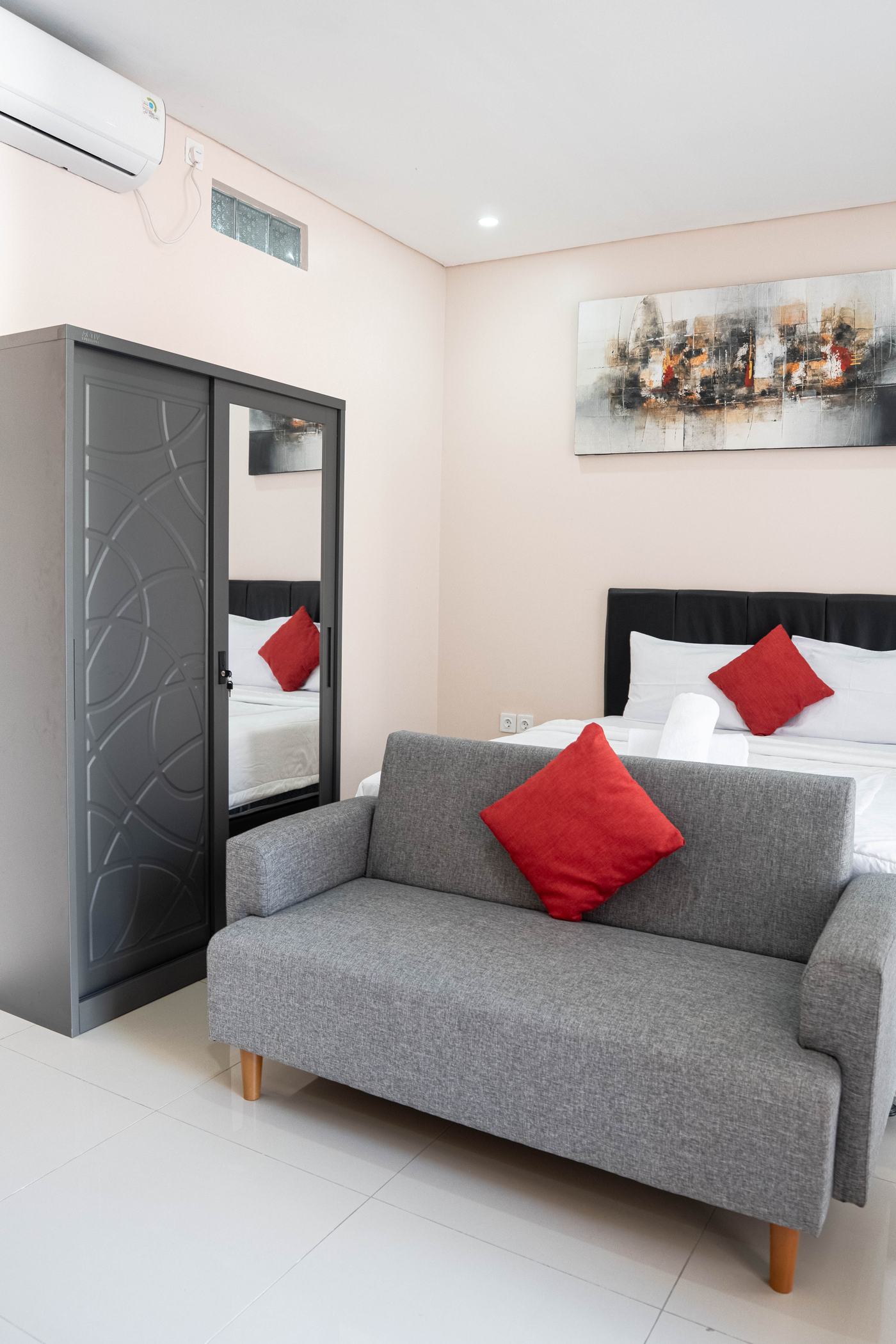 Kamar mandi marmer Gracie Efata House